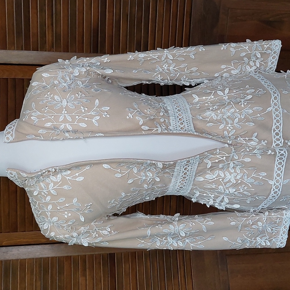 Veiled Collection Cream and White Embroidered Maxi Dress Sz XS - Picture 9 of 17